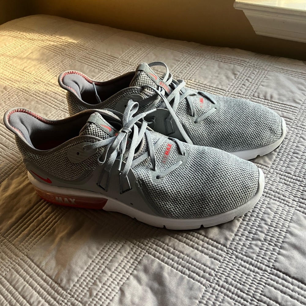 Nike air max sequent 3 gray/wht/red size 10.5 921694-060